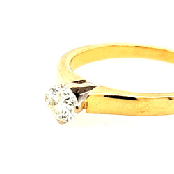 Pre Owned 18ct Diamond Solitaire Ring ZQ564